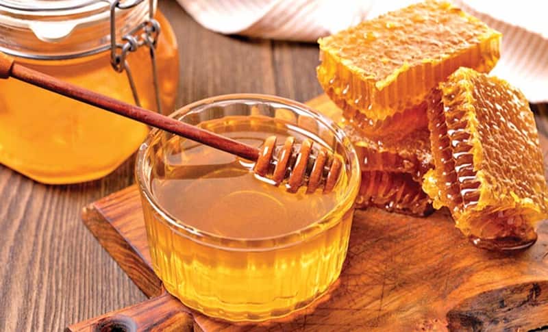 عسل چهل گیاه ارگانیک اورازان با عطر گل های وحشی از طبیعت بکر